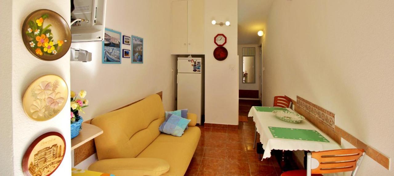 Seaside Apartment Omiš Esterno foto