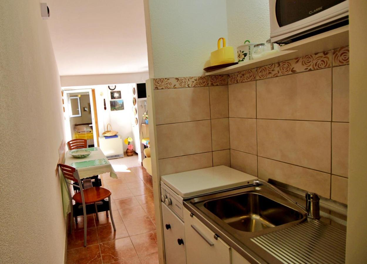 Seaside Apartment Omiš Esterno foto