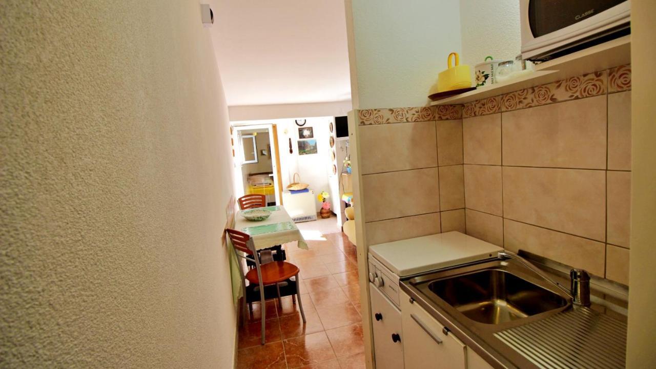 Seaside Apartment Omiš Esterno foto